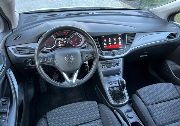 Opel Astra cena 44999 przebieg: 108000, rok produkcji 2017 z Czechowice-Dziedzice małe 742